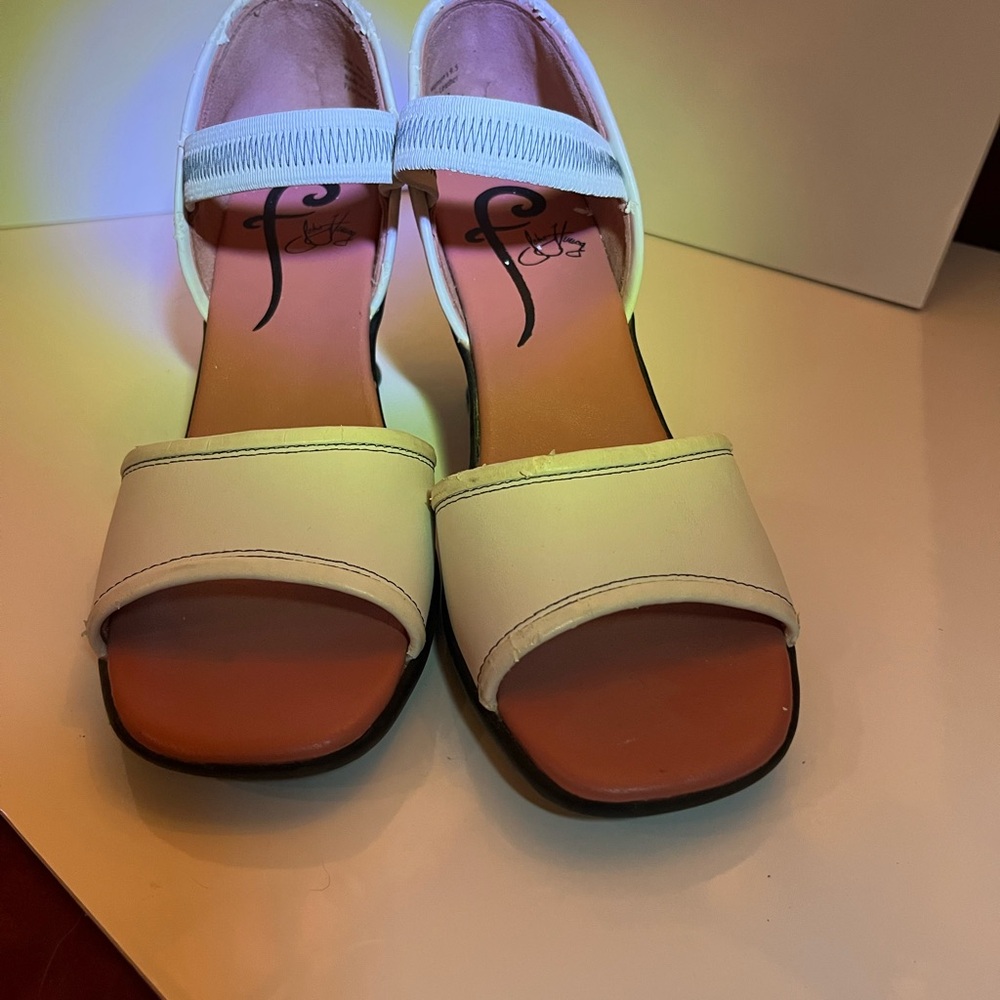 John Fluevog Mae White with black stitch PROJECT SHOE 9.5w - Picture 3 of 11